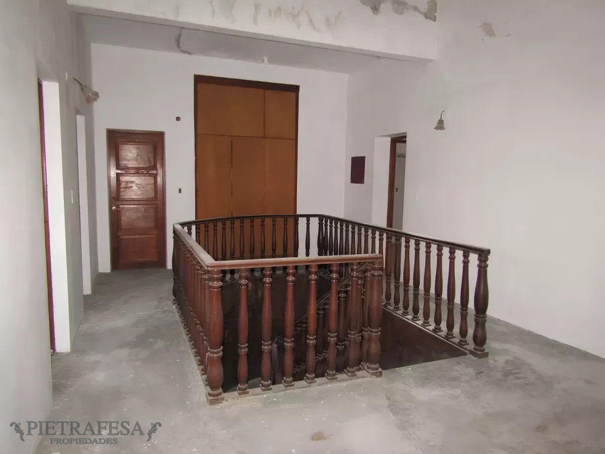 Casa ID.12833 - Casona en venta 5 dormitorios gran terreno-Colón 