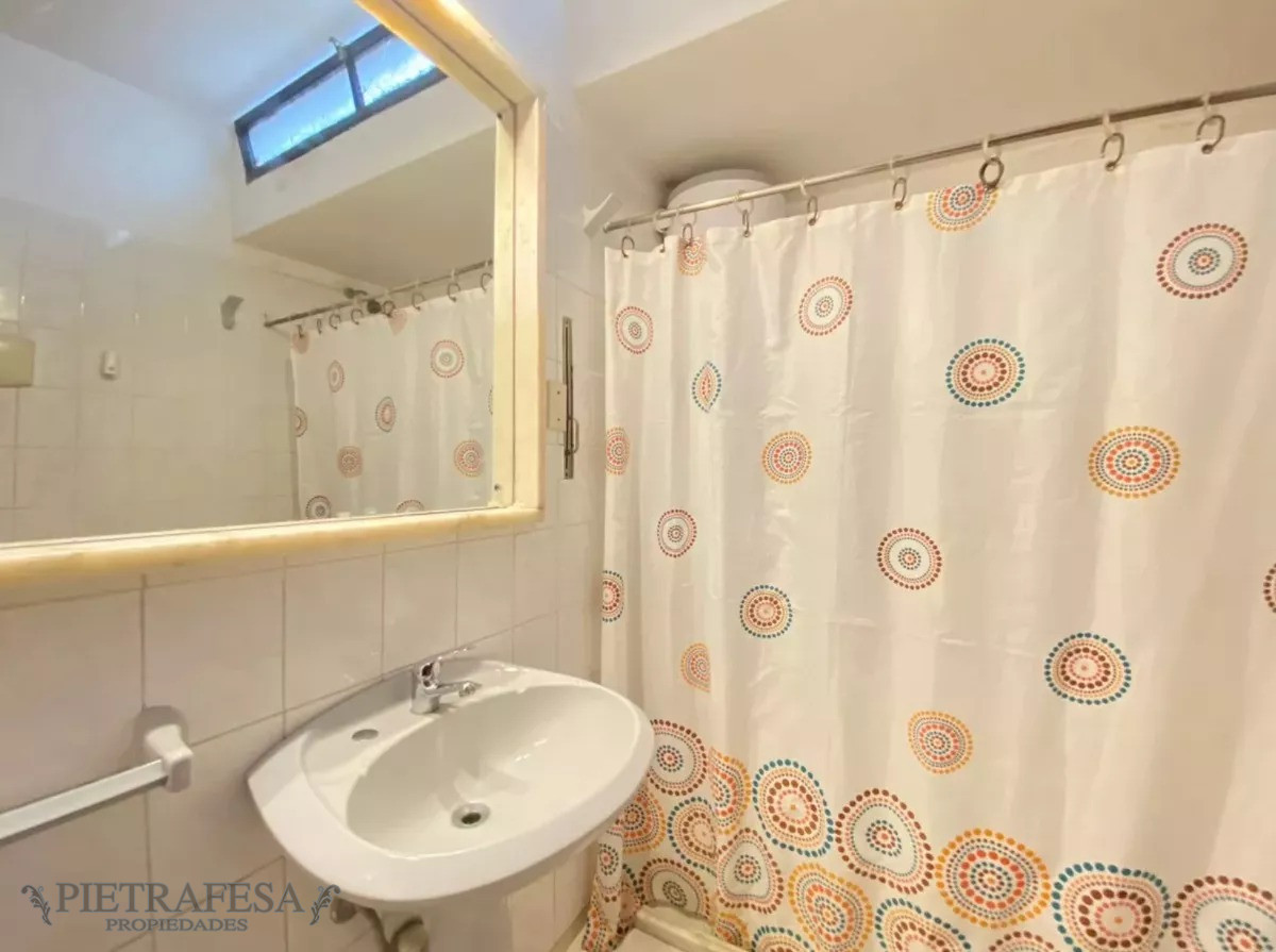 Casa ID.7961 - 2 casas en venta con renta, 4 dormitorios, 3 baños, garaje y fondo- Avenida Cataluña- Parque Batlle