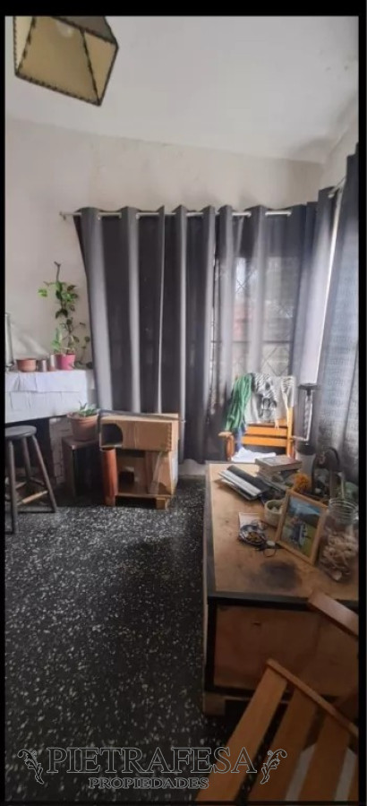 Casa ID.8864 - Casa en venta con renta 2 dormitorios, 1 baño y cochera-Villa Española