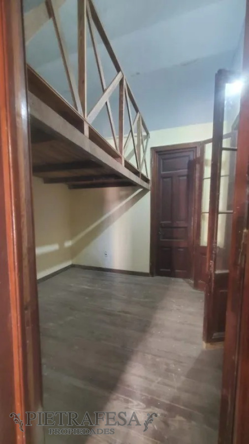 Casa ID.13609 - Casa en venta con renta 4 dormitorios, 1 baño, patio-Aguada