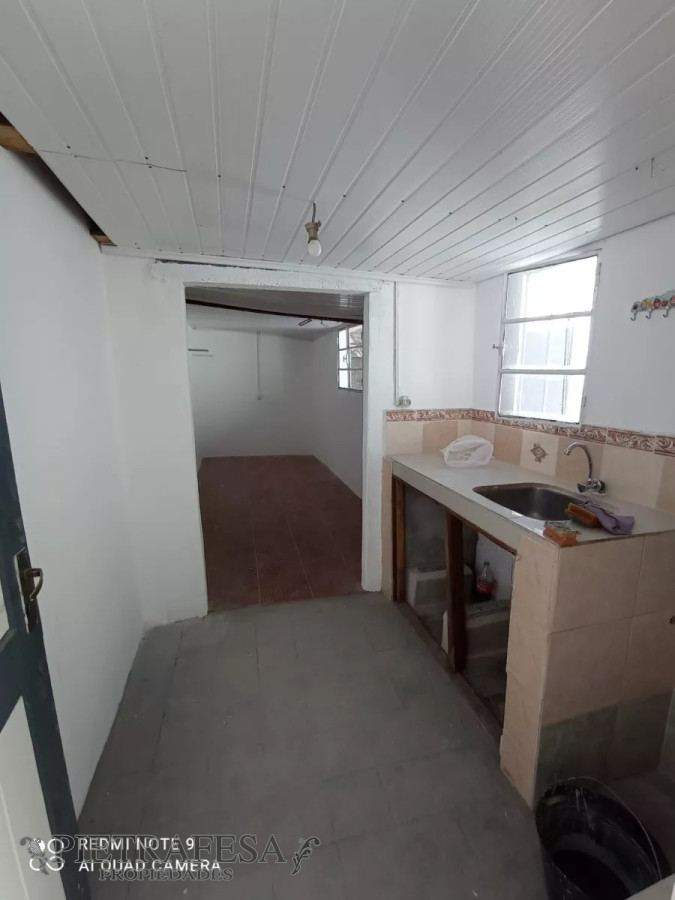 Casa ID.9620 - Casa en venta con renta, 2 dormitorios, 1 baño, patio- Unión.