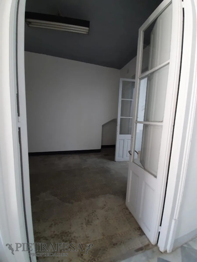 Casa ID.3655 - Casa de época ideal empresa, 5 habitaciones, 2 baños- Bartolomé -Ciudad Vieja