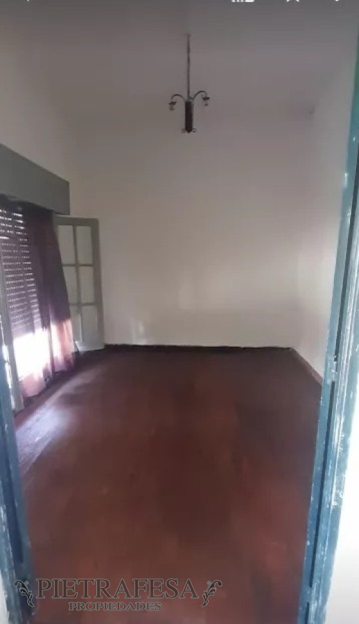 Casa ID.10434 - Casa en venta con renta 2 dormitorios, 1 baño, patio-Belvedere 