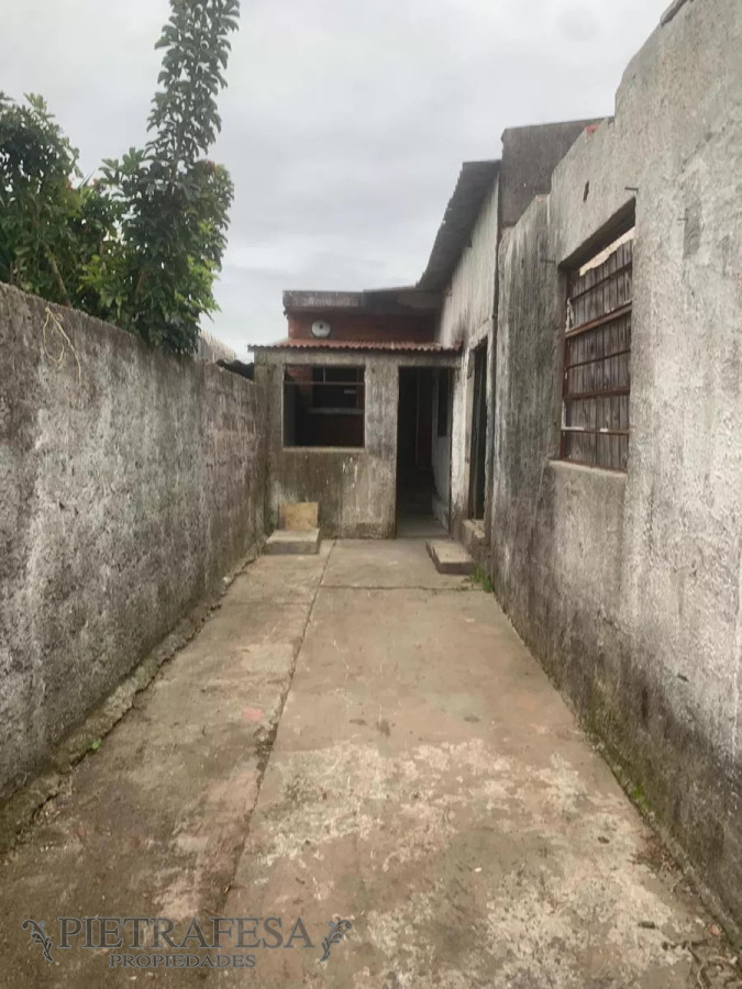 Casa ID.9715 - Casa mas aptos a reciclar y galpón en venta- Nuevo Paris