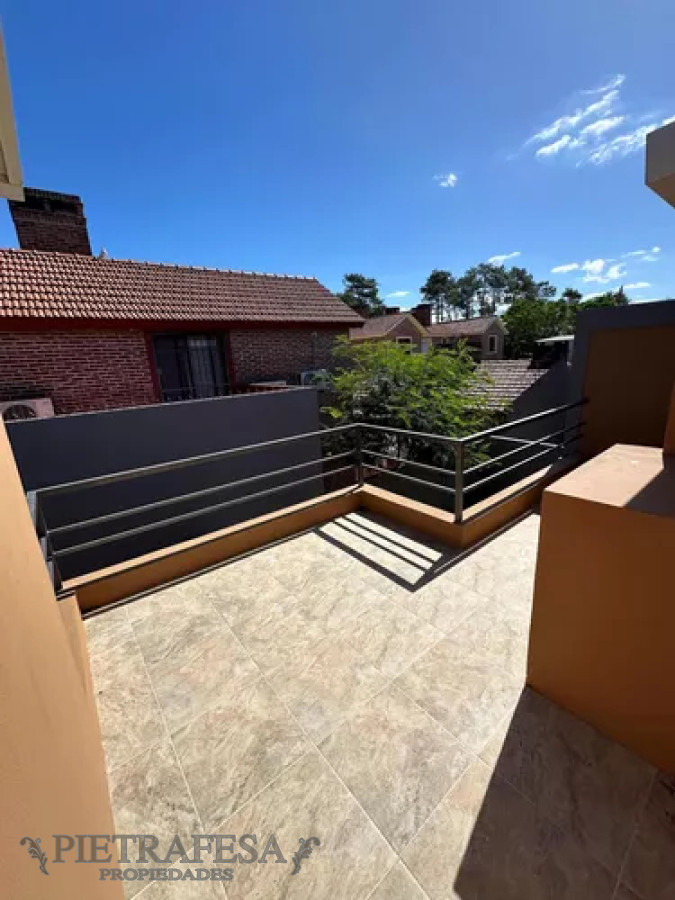 Casa ID.13084 - Casa en alquiler, 2dormitorios, 1baño, terraza. Pinar.