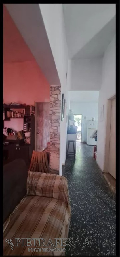 Casa ID.8864 - Casa en venta con renta 2 dormitorios, 1 baño y cochera-Villa Española