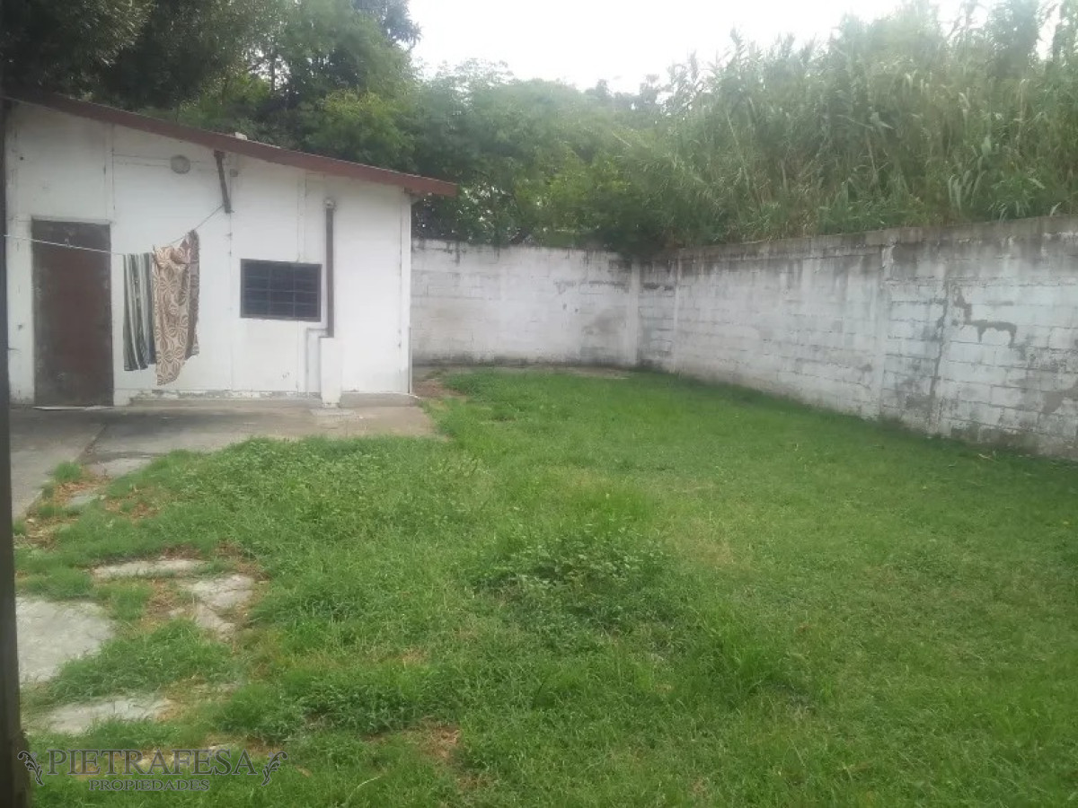 Casa ID.13638 - Casa de 1 dormitorio y monoambiente con renta en venta-Las Acacias