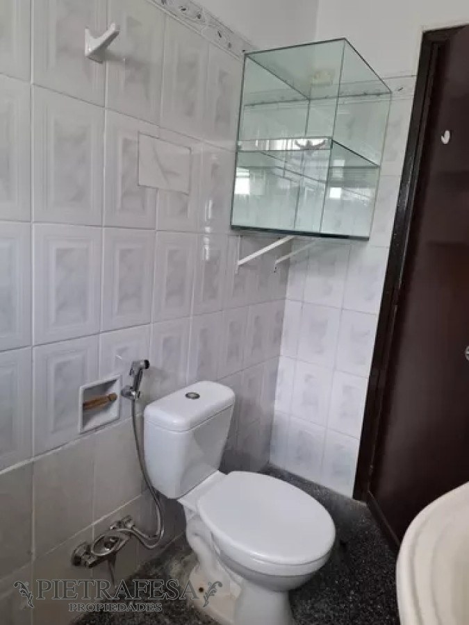 Casa ID.13054 - Casa en alquiler, 3dormitorios, 1baño, patio. Jardines del Hipódromo. 