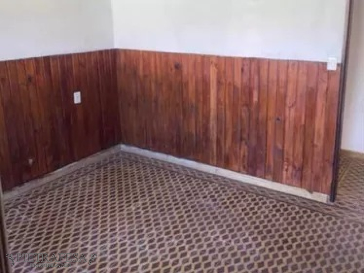 Casa ID.13325 - Casa en venta, 2dormitorios, 1baño, patio, garaje- Colón.