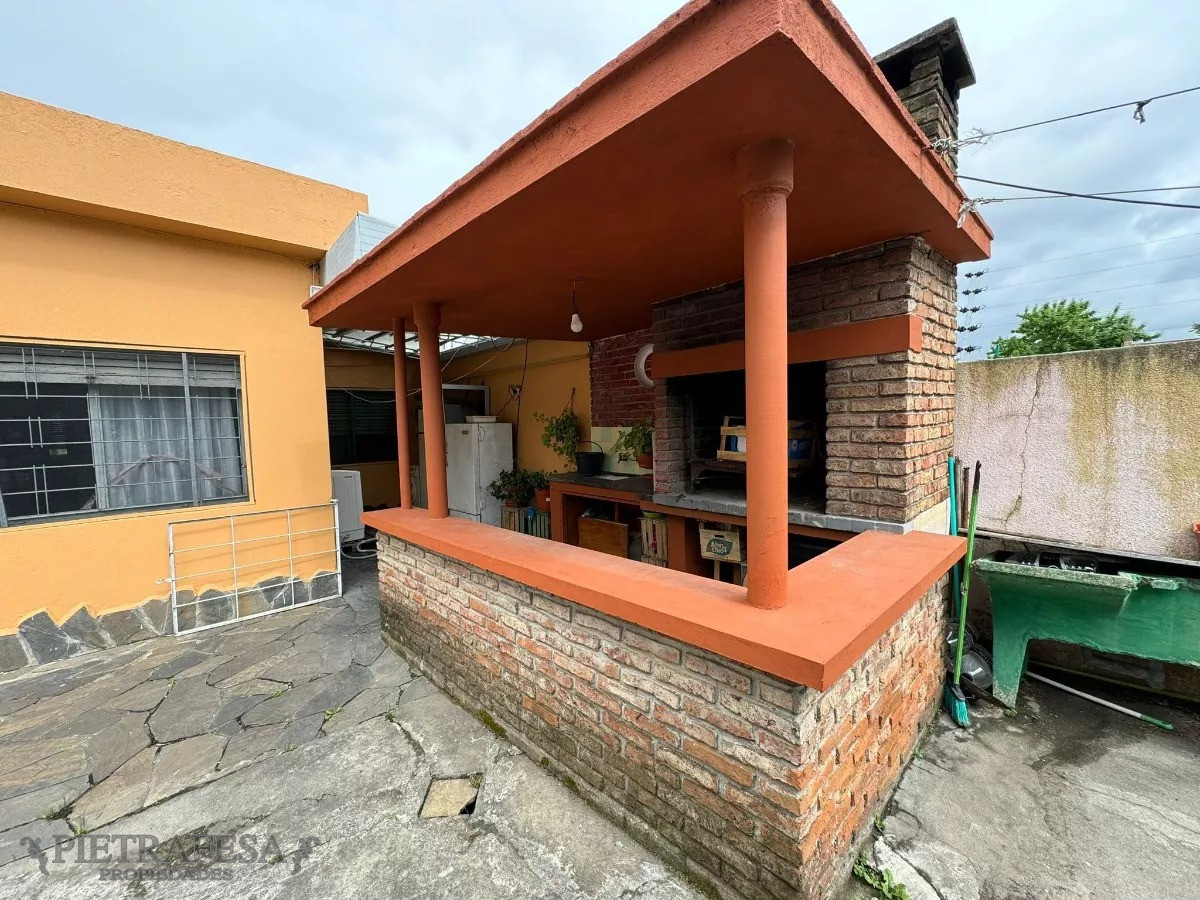 Casa ID.12340 - Casa en venta 4 dormitorios, 1 baño, patio-Aires Puros