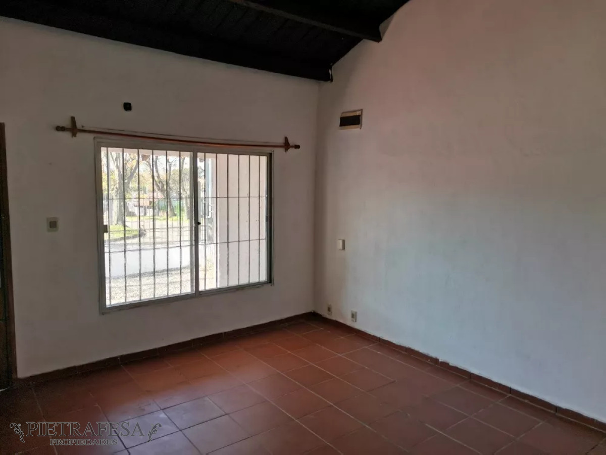 Casa ID.12648 - Casa en alquiler, 2 dorm, 1 baño, jardín al frente, cochera, La Teja.