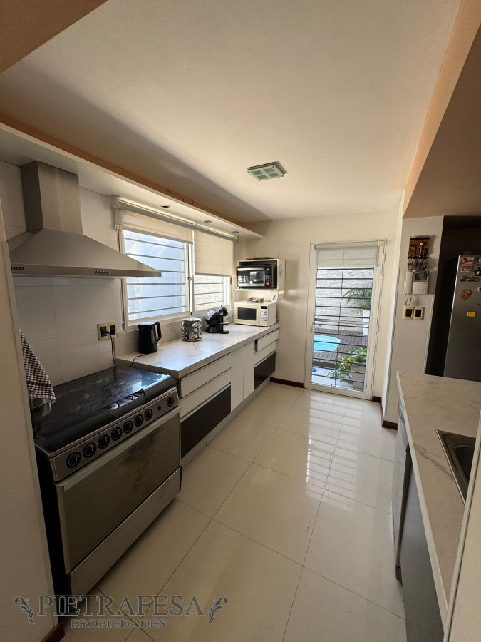 Casa ID.12278 - Gran casa en venta 6 dormitorios, 4 baños, piscina-Punta Gorda