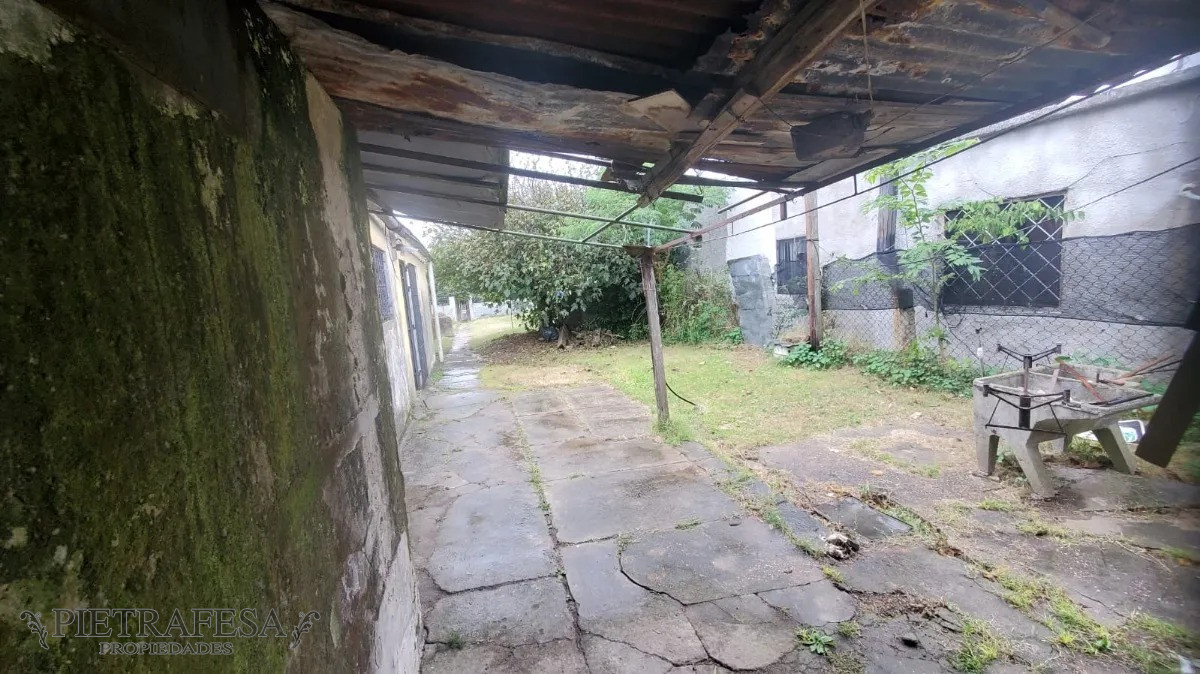 Casa ID.13842 - Oportunidad! 2 casas en venta con amplio terreno y galpón-Hipódromo