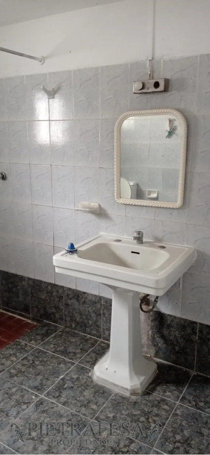 Casa ID.2519 - Casa y apartamento en venta 2 dormitorios 1 baño, fondo y cochera-Magenta-Buceo