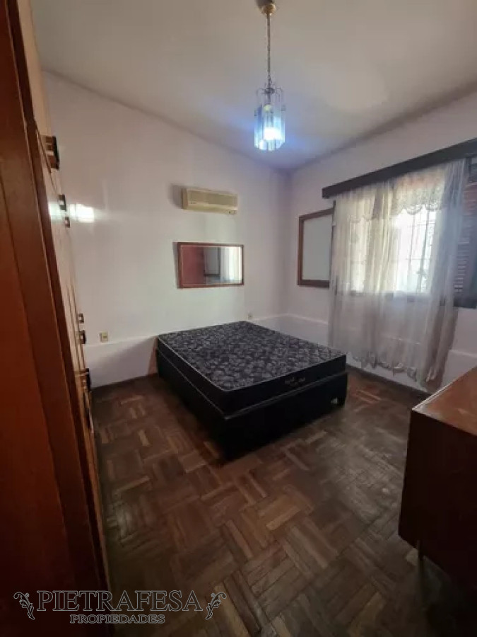 Casa ID.13118 - Casa en alquiler, 3dormitorios, 1baño, patio. Tres Cruces.