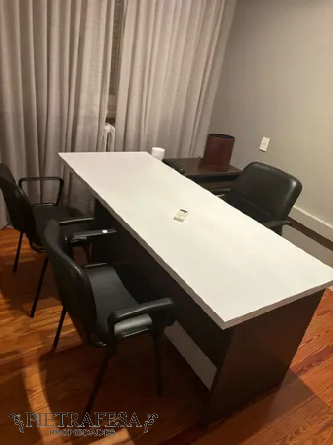 Casa ID.13275 - Casa en alquiler, 5dormitorios, 4baños, patio. Pocitos.