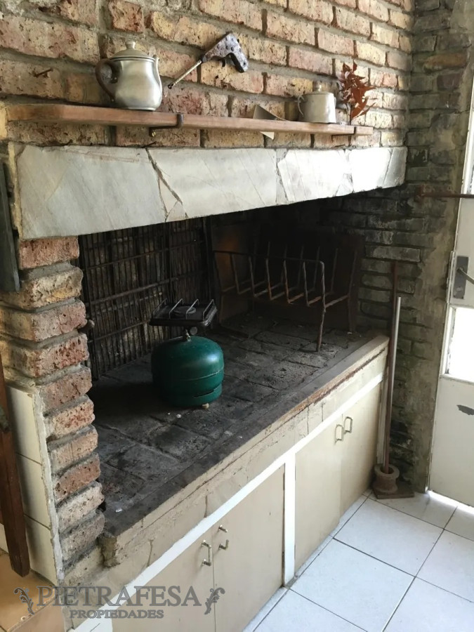 Casa ID.1424 - Casa en venta con renta 4 dormitorios 2 baños con garaje y patio- Av. San Martín - Cerrito