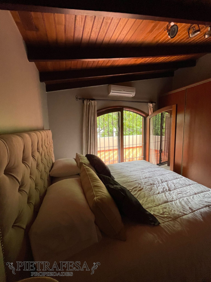 Casa ID.10966 - Casa a la venta, 4 dormitorios, 3 baños, patio, terraza con jacuzzi, garaje 3 autos - Pocitos
