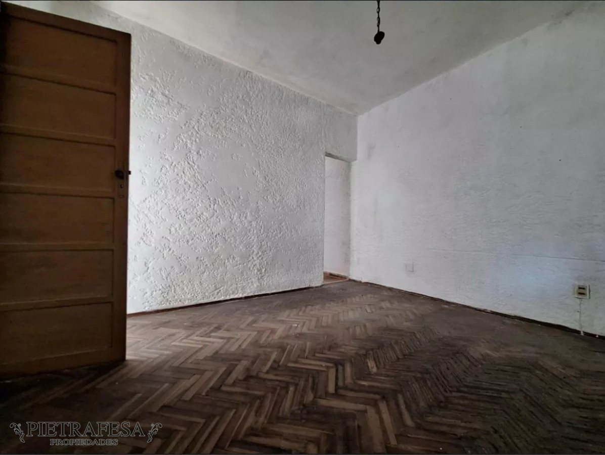 Casa ID.11374 - Casa con gran terreno, 2 dormitorios, 1 baño- Villa Española