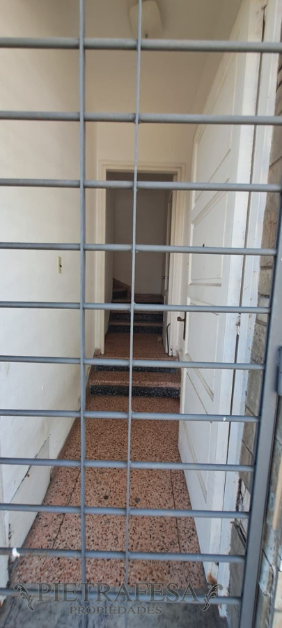 Casa ID.8855 - Casa en venta con renta, 2 dormitorios, 1 baño y patio-Buceo