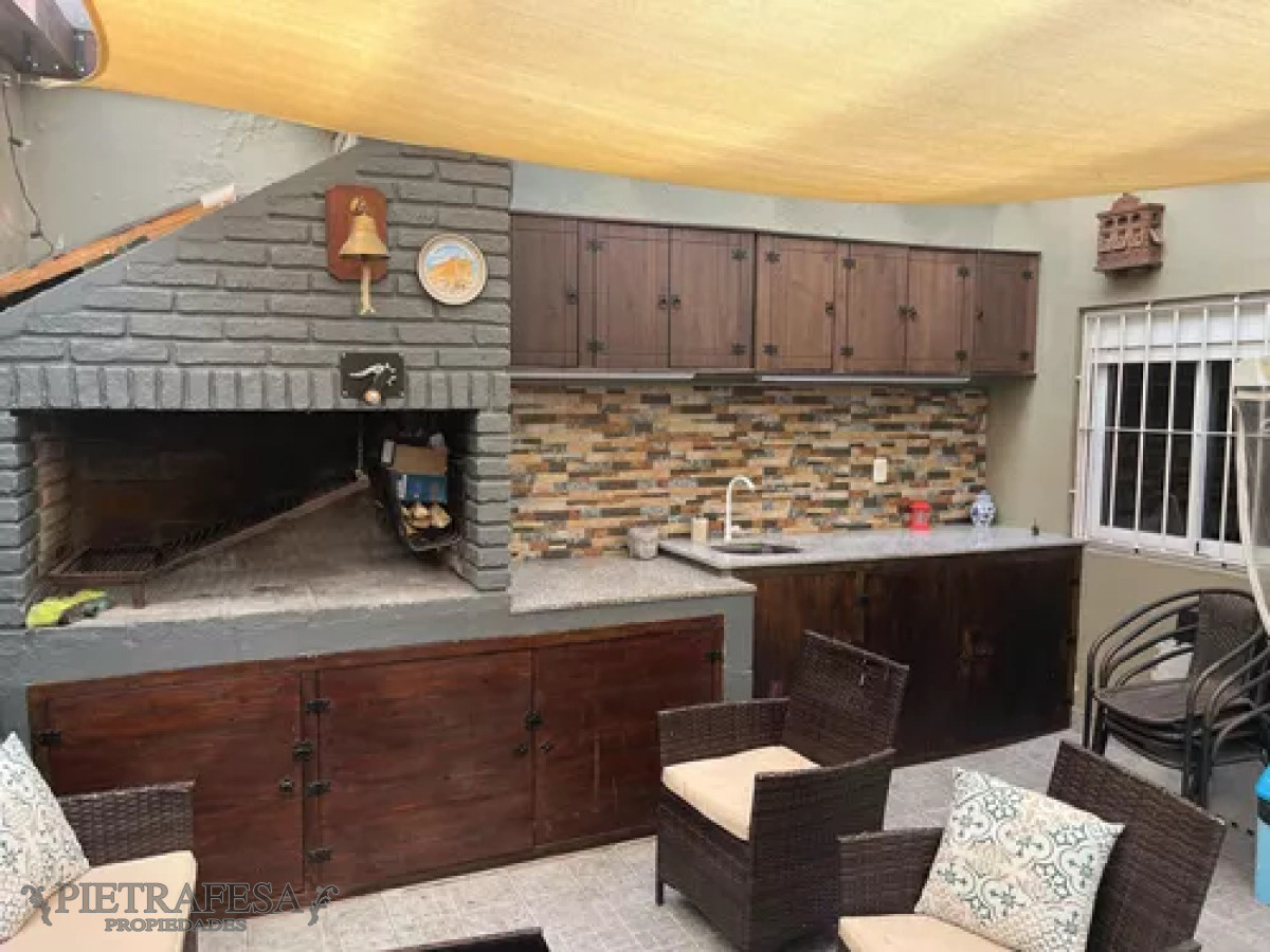 Casa ID.12750 - Casa en venta, 2dormitorios, 1baño, barbacoa. Pocitos.