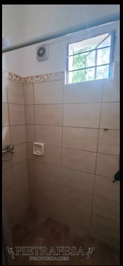 Casa ID.8864 - Casa en venta con renta 2 dormitorios, 1 baño y cochera-Villa Española