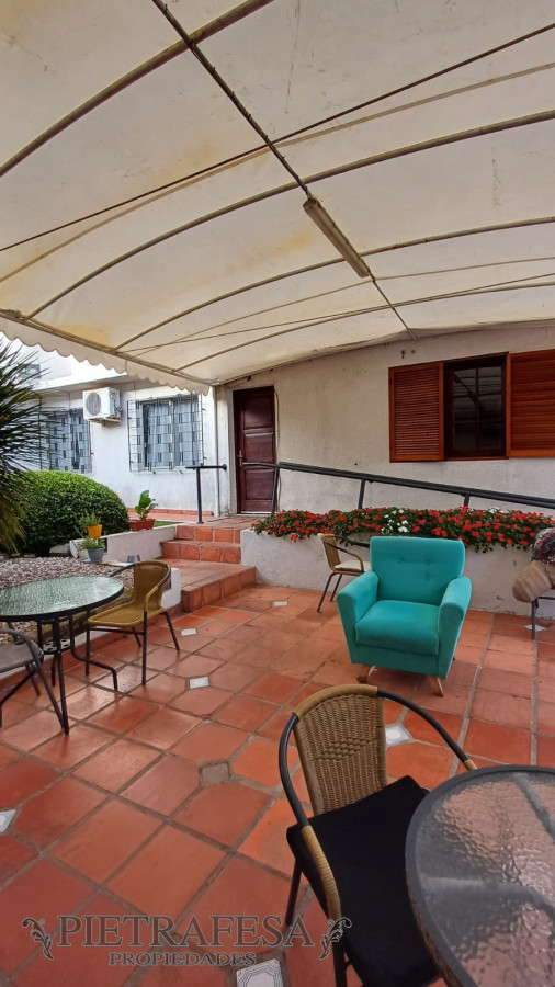 Casa ID.13834 - 2 Casas en venta 7 dormitorios, 6 baños, patio, gaje-Villa Dolores