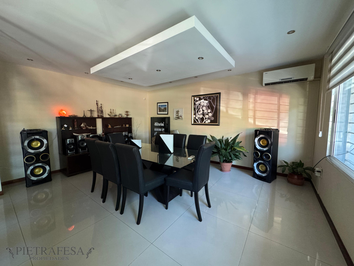 Casa ID.12278 - Gran casa en venta 6 dormitorios, 4 baños, piscina-Punta Gorda