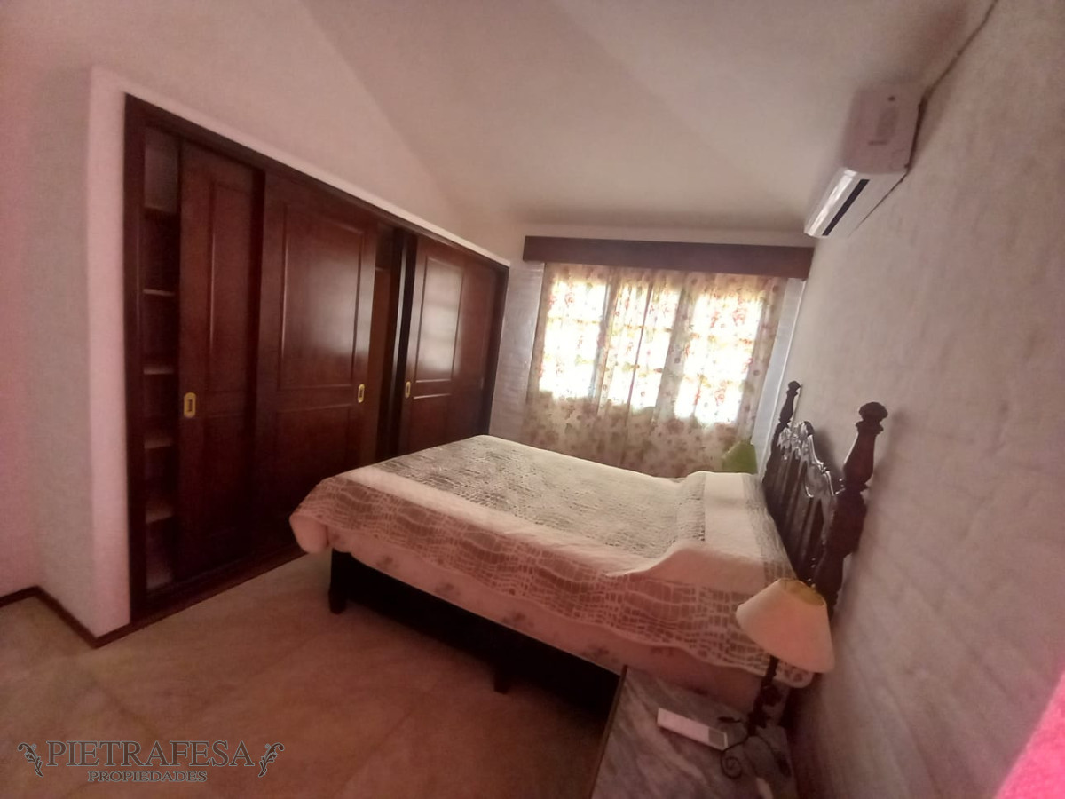 Casa ID.7345 - Casa en venta 4 dormitorios, 3 baños, fondo barbacoa y garaje-Parada 23 -Punta del Este 