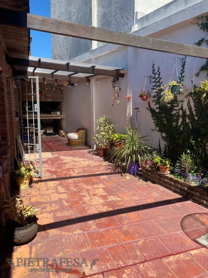 Casa ID.7936 - Casa en venta 1 dormitorio, 2 baños, patio con parrillero y cochera-alle Dr. José Irureta Goyena-Villa Española