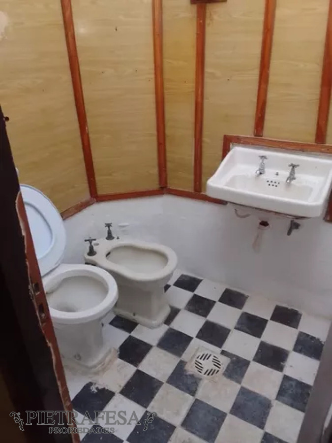 Casa ID.11601 - Casa en alquiler, 2dormitorios, 1baño, patio. Colón.