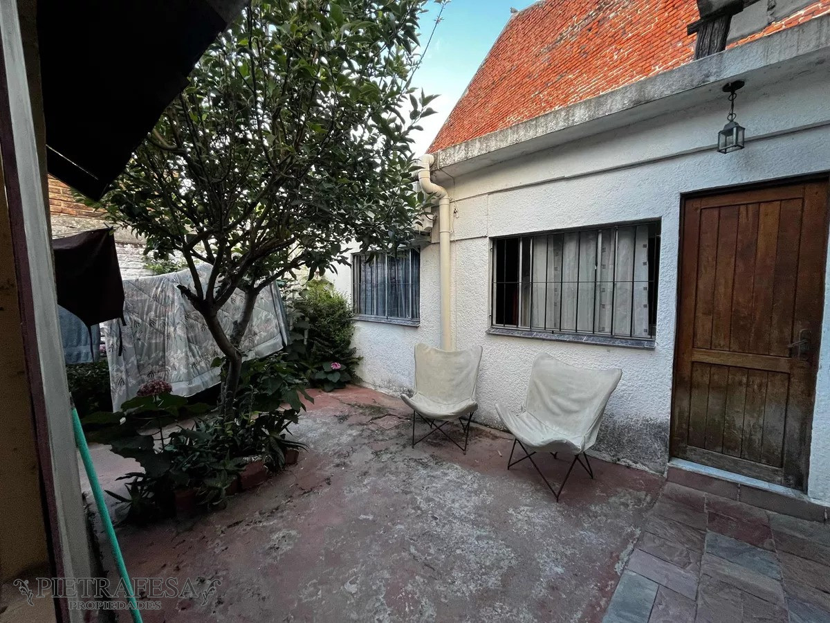 Casa ID.8563 - Casa mas apto en venta, 6 dormitorios, 3 baños, fondo, barbacoa y garaje-Doroteo Enciso - Capurro