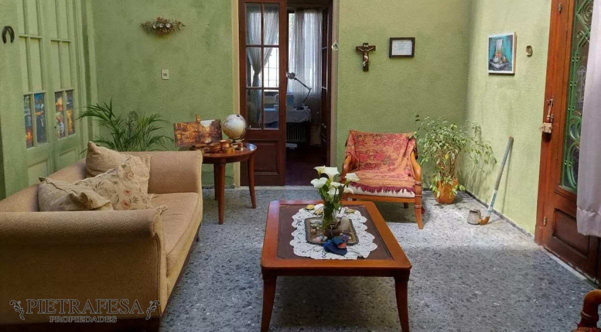 Casa ID.6495 - Casa en venta con renta, 6 dormitorios, 4 baños, fondo, barbacoa y cochera-Camino Castro -Prado