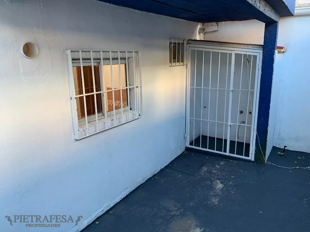 Casa ID.13186 - Casa y apto en venta, 4 dormitorios, cochera-Cerro 
