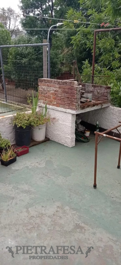 Casa ID.5826 - Casa en venta con renta 2 dormitorios, 2 baños y azotea con parrillero-Juan Arteaga- Cerrito
