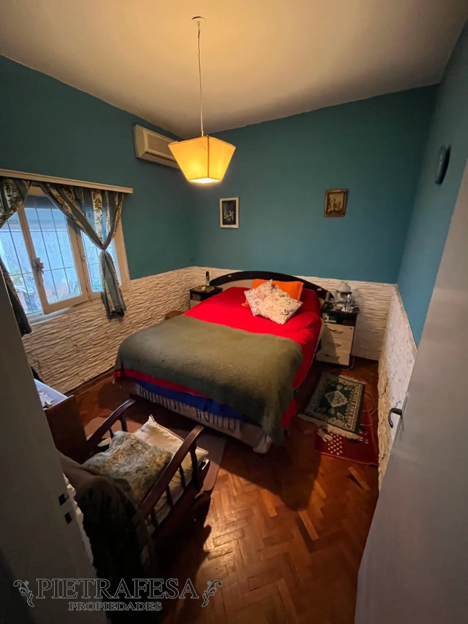 Casa ID.7555 - Casa mas apto en venta 4 dormitorios, 3 baños, fondo y garaje-Víctor Raúl Haya de la Torre-Malvin 