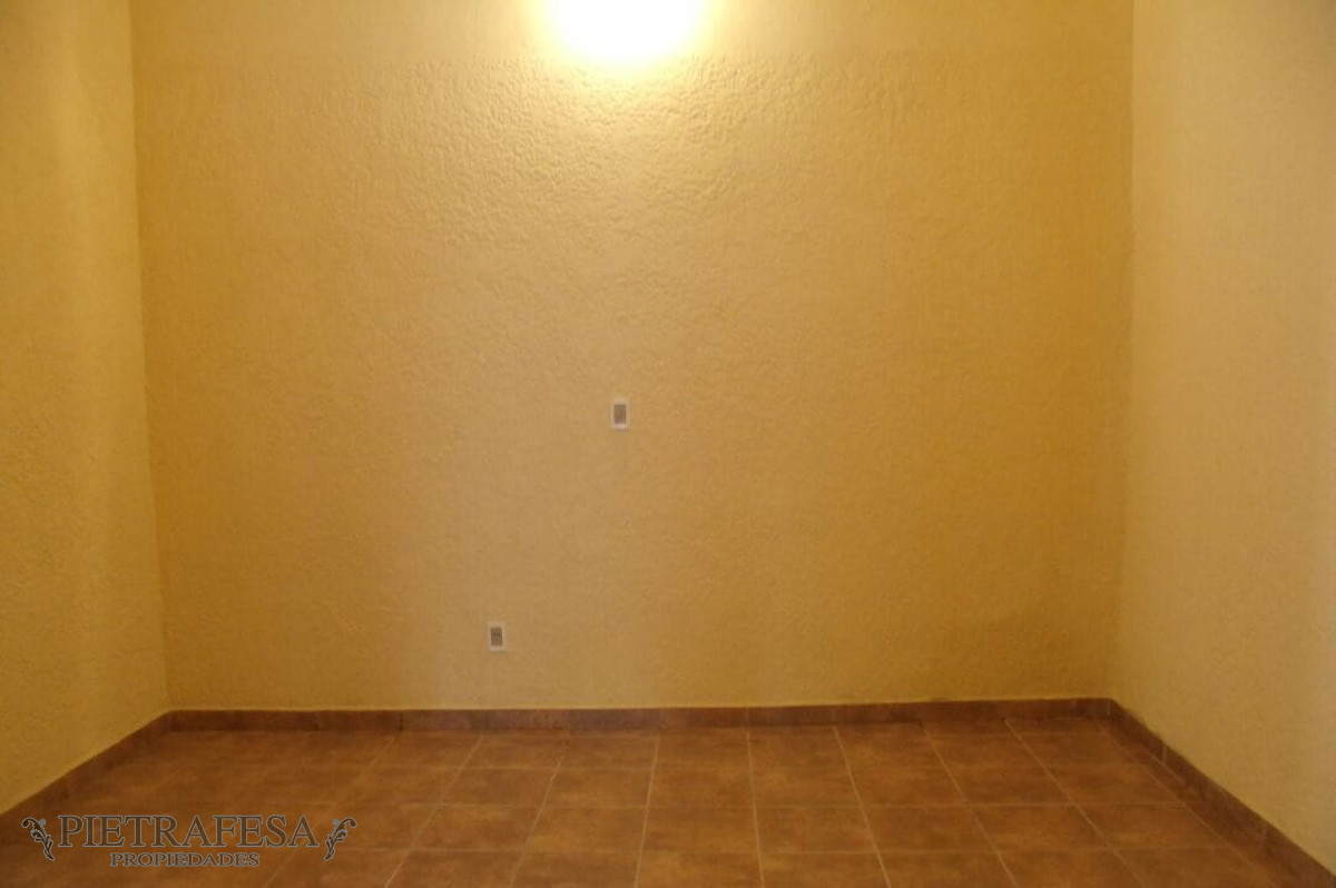 Casa ID.10797 - Casa en venta 8 dormitorios, 4 baños- Cordón