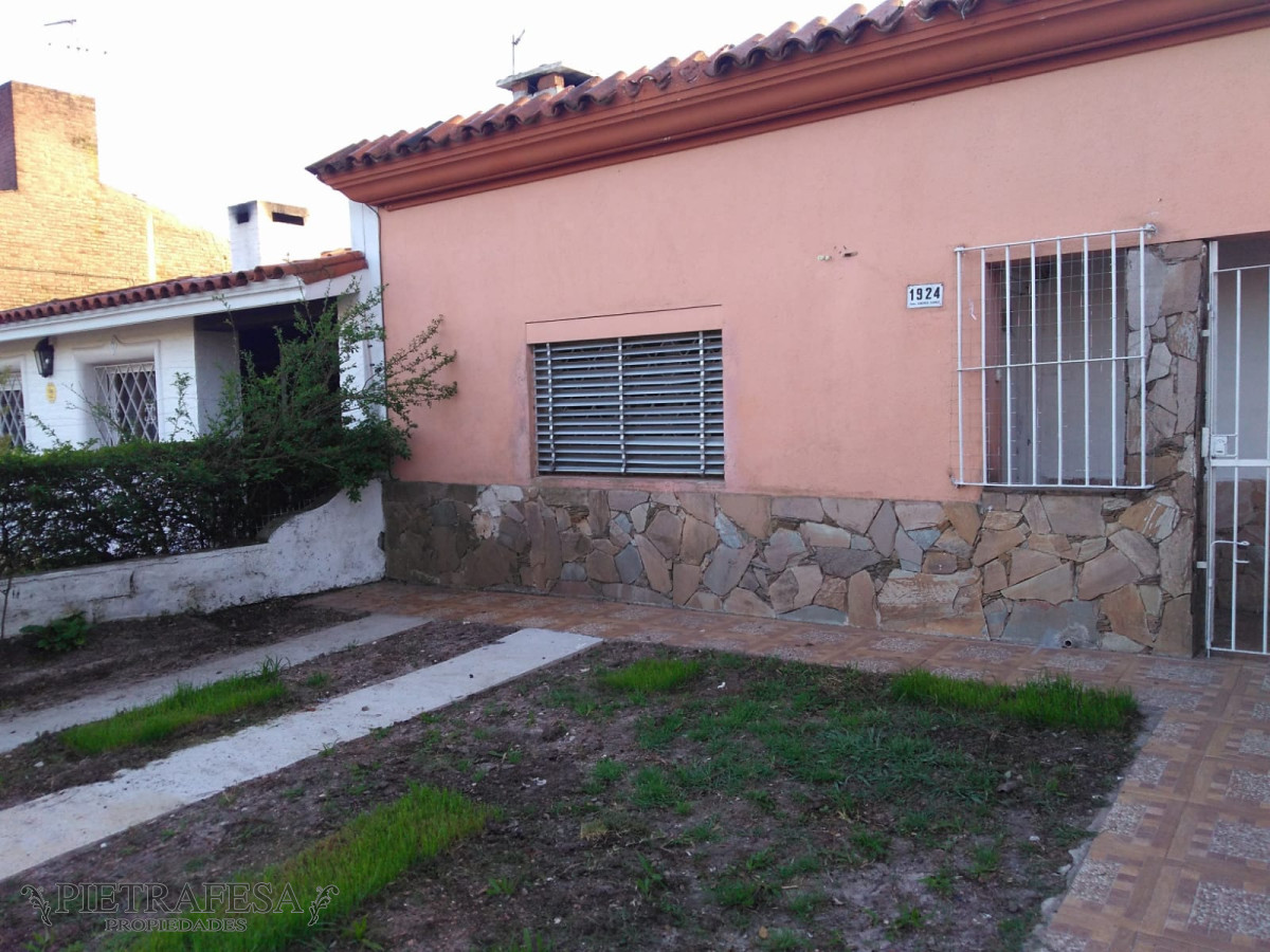 Casa ID.3910 - Casa en Venta con Renta - 2 dormitorios - 1 baño - Andres Gomez - Malvin