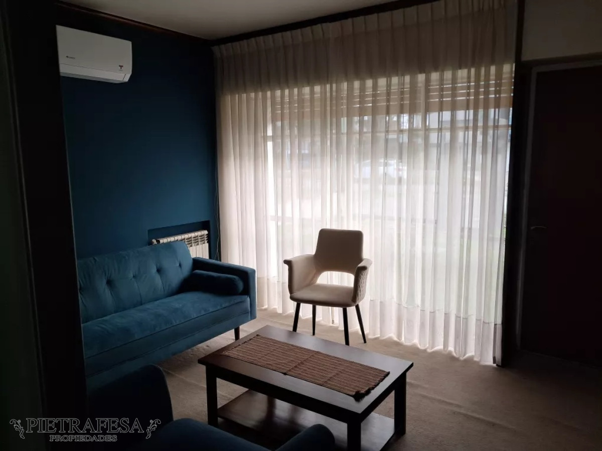 Casa ID.10839 - Casa en alquiler, amoblada, 2 dormitorios, 1 baño, patio, garaje,Punta Gorda.
