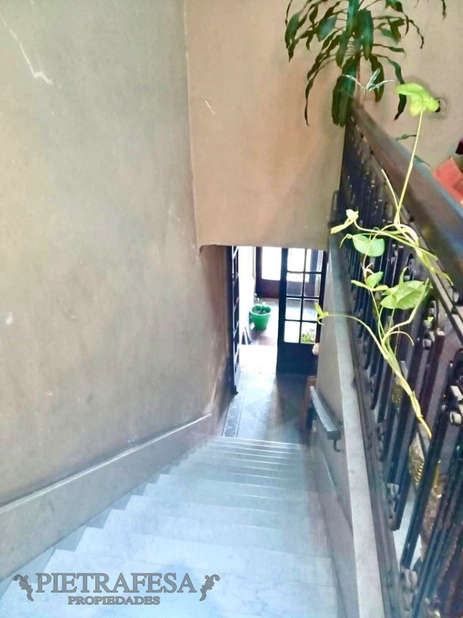 Casa ID.6565 - Casa en venta 5 dormitorios, 2 baños, patio y azotea-Avenida Uruguay-Cordón