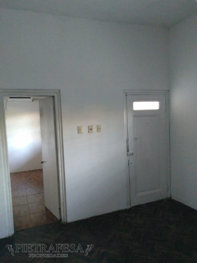 Casa ID.3910 - Casa en Venta con Renta - 2 dormitorios - 1 baño - Andres Gomez - Malvin