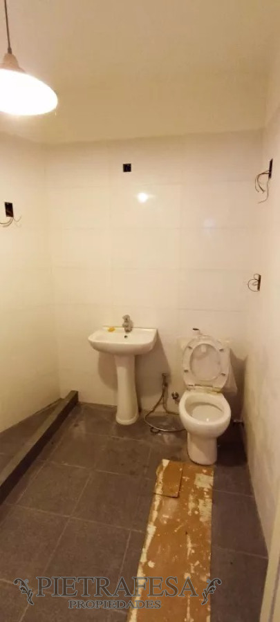 Casa ID.8529 - Casa en venta con renta, 4 dormitorios, 1 baño, azotea y garaje-Cnel. Santiago Labandera -Capurro