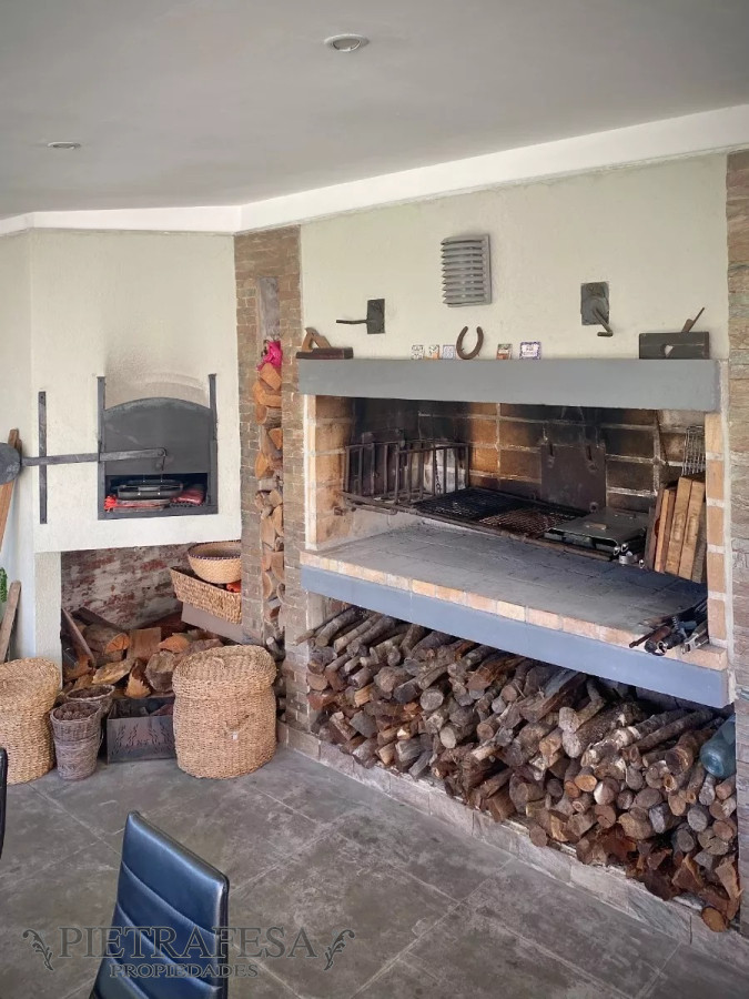Casa ID.6238 - Casa en venta 3 dormitorios, 3 baños, fondo con barbacoa, piscina y garaje-Lancasteriana-Carrasco Norte