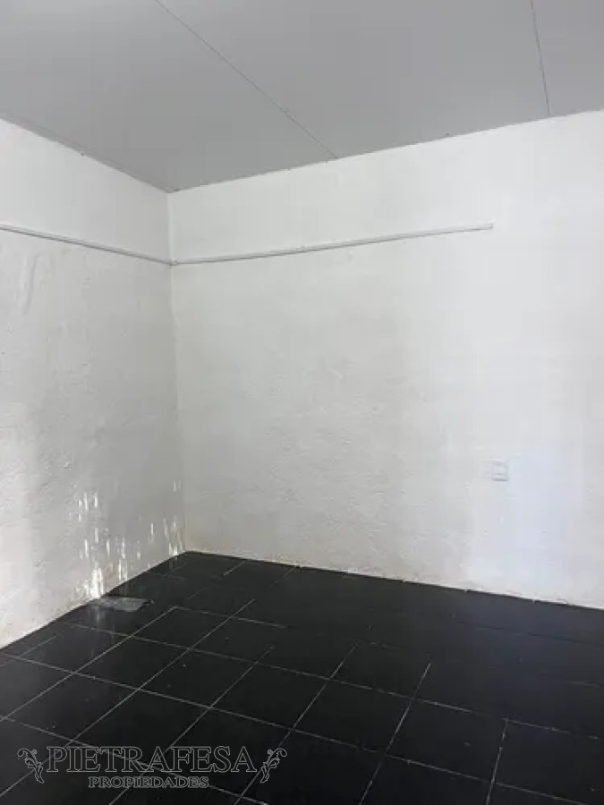 Casa ID.13664 - Casa en alquiler, 1dormitorio, 1baño, patio, cochera. Nuevo Paris.