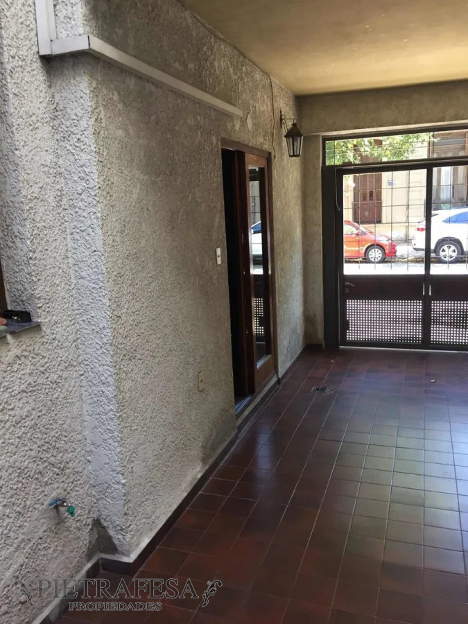 Casa ID.4082 - Casa en venta con renta 3 dormitorios - 4 baños con barbacoa - Cochera - Pablo de Maria - Cordon