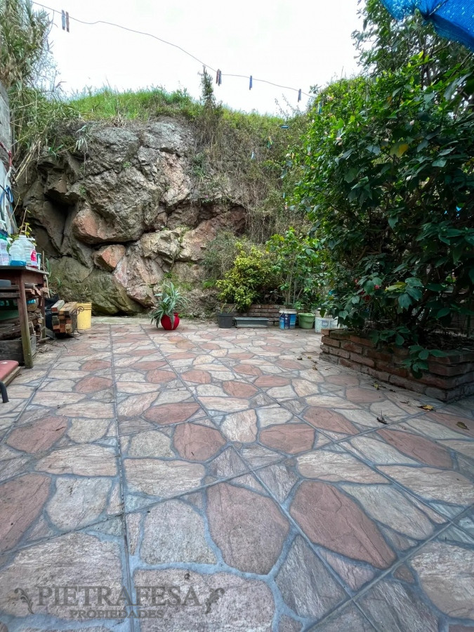 Casa ID.7555 - Casa mas apto en venta 4 dormitorios, 3 baños, fondo y garaje-Víctor Raúl Haya de la Torre-Malvin 