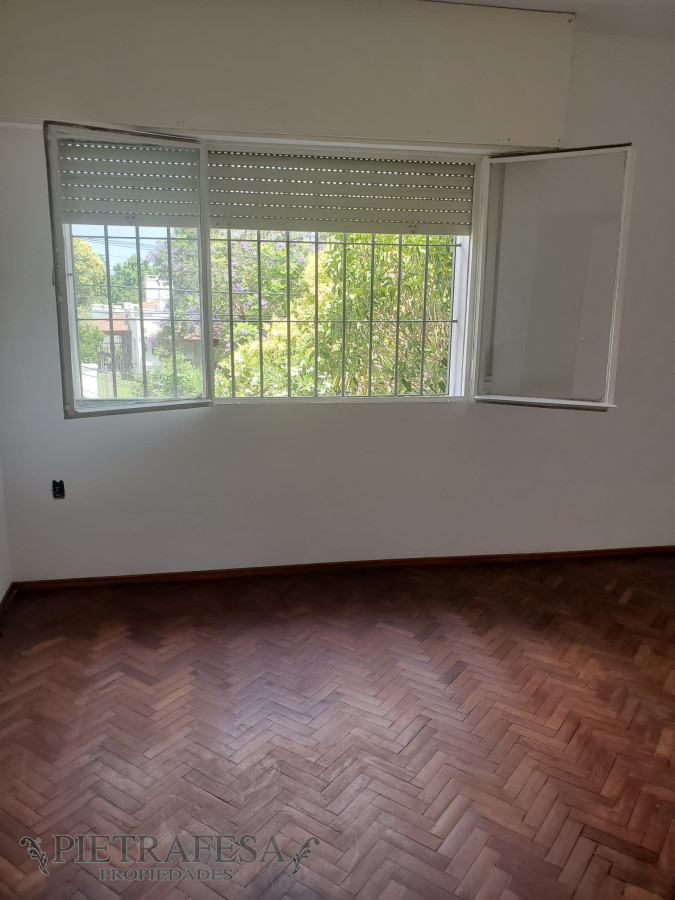 Casa ID.3342 - Casa en venta con renta 3 dormitorios 2 baños, fondo con parrillero y garaje-Costa Rica-Carrasco