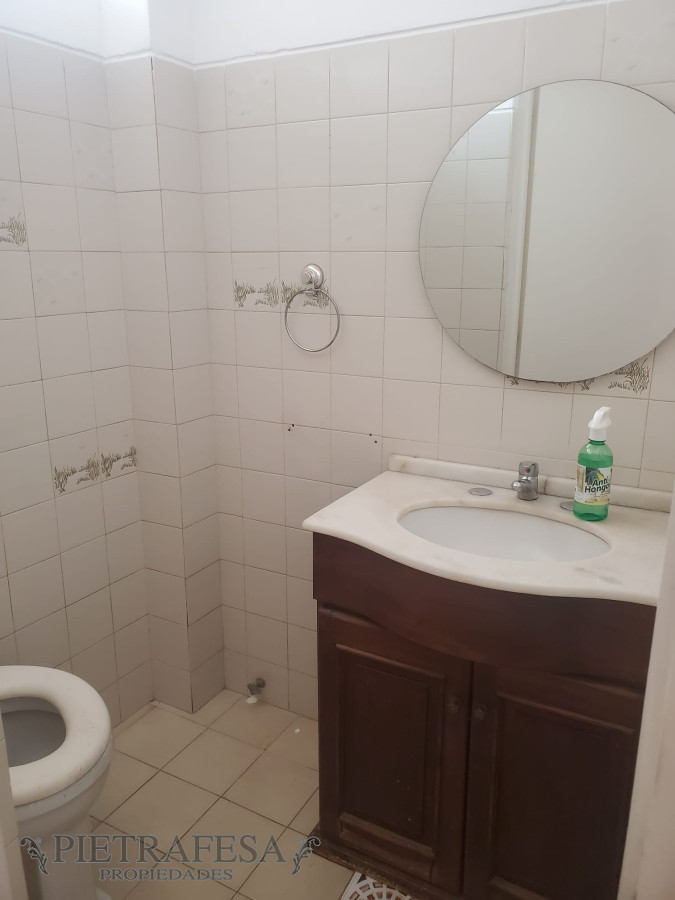 Casa ID.3342 - Casa en venta con renta 3 dormitorios 2 baños, fondo con parrillero y garaje-Costa Rica-Carrasco
