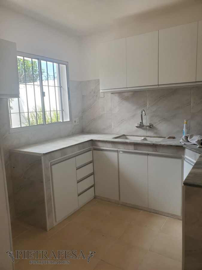 Casa ID.3342 - Casa en venta con renta 3 dormitorios 2 baños, fondo con parrillero y garaje-Costa Rica-Carrasco