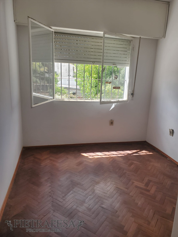 Casa ID.3342 - Casa en venta con renta 3 dormitorios 2 baños, fondo con parrillero y garaje-Costa Rica-Carrasco